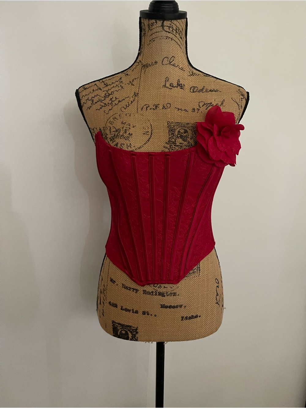 Feminine Red Strapless Corset Crop Top with Floral Accent